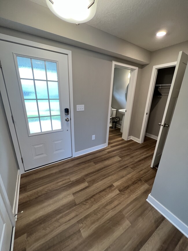 Building Photo - 500 Locke Pointe Dr NE