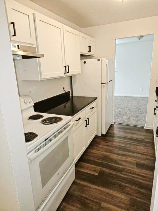 Photo - 5856 Highview Dr Apartment