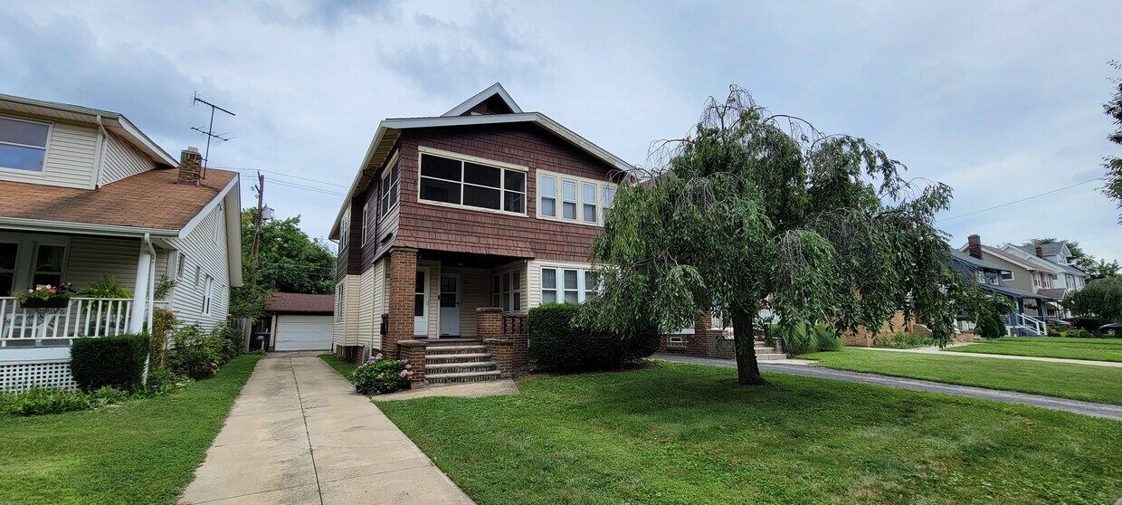 Primary Photo - 2185 Glenbury Ave