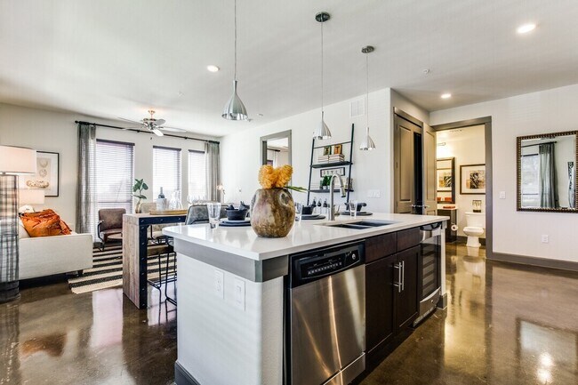 Foto del edificio - Get the Space You Want & 6 Weeks FREE!
