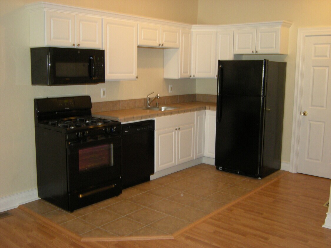 Primary Photo - 121 Stratford Ave