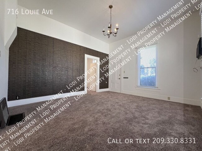 Building Photo - 716 Louie Ave