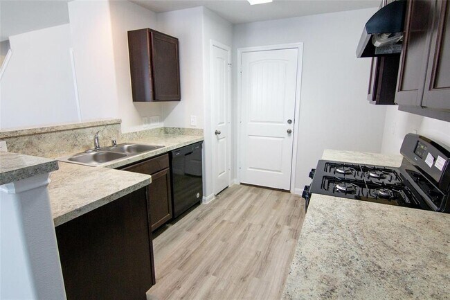 Foto del edificio - 5423 Gouldburn River Dr