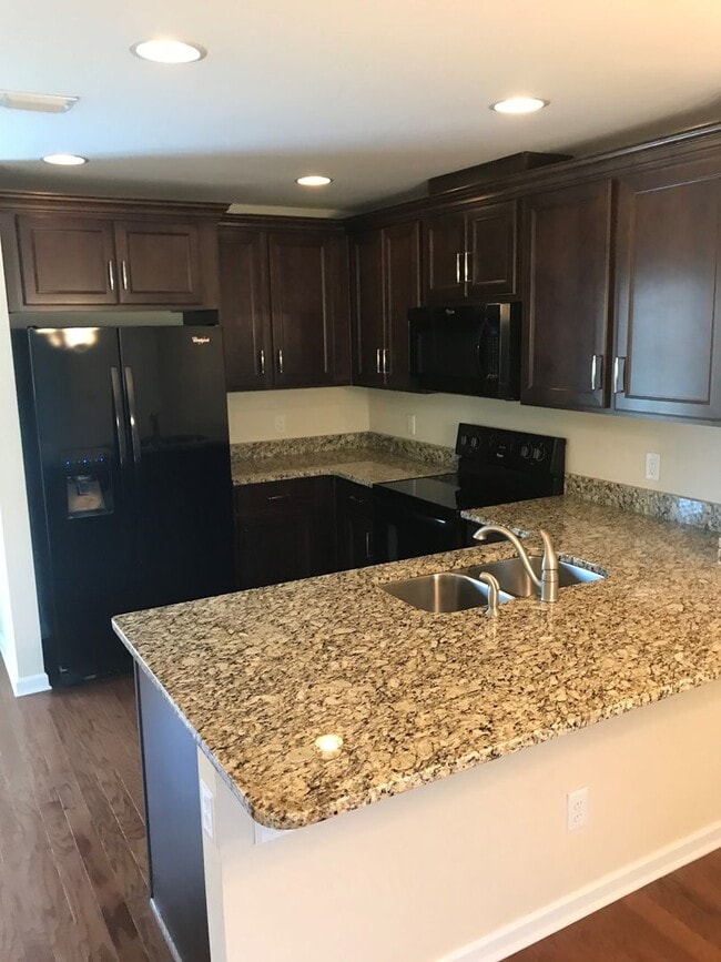 Building Photo - Spacious and Charming 2-Bed, 2.5-Bath Condo in Prime Hermitage Location