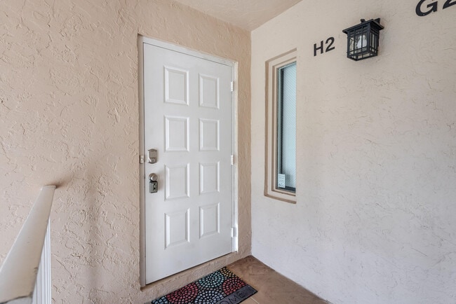 Building Photo - 13870 Oneida Dr