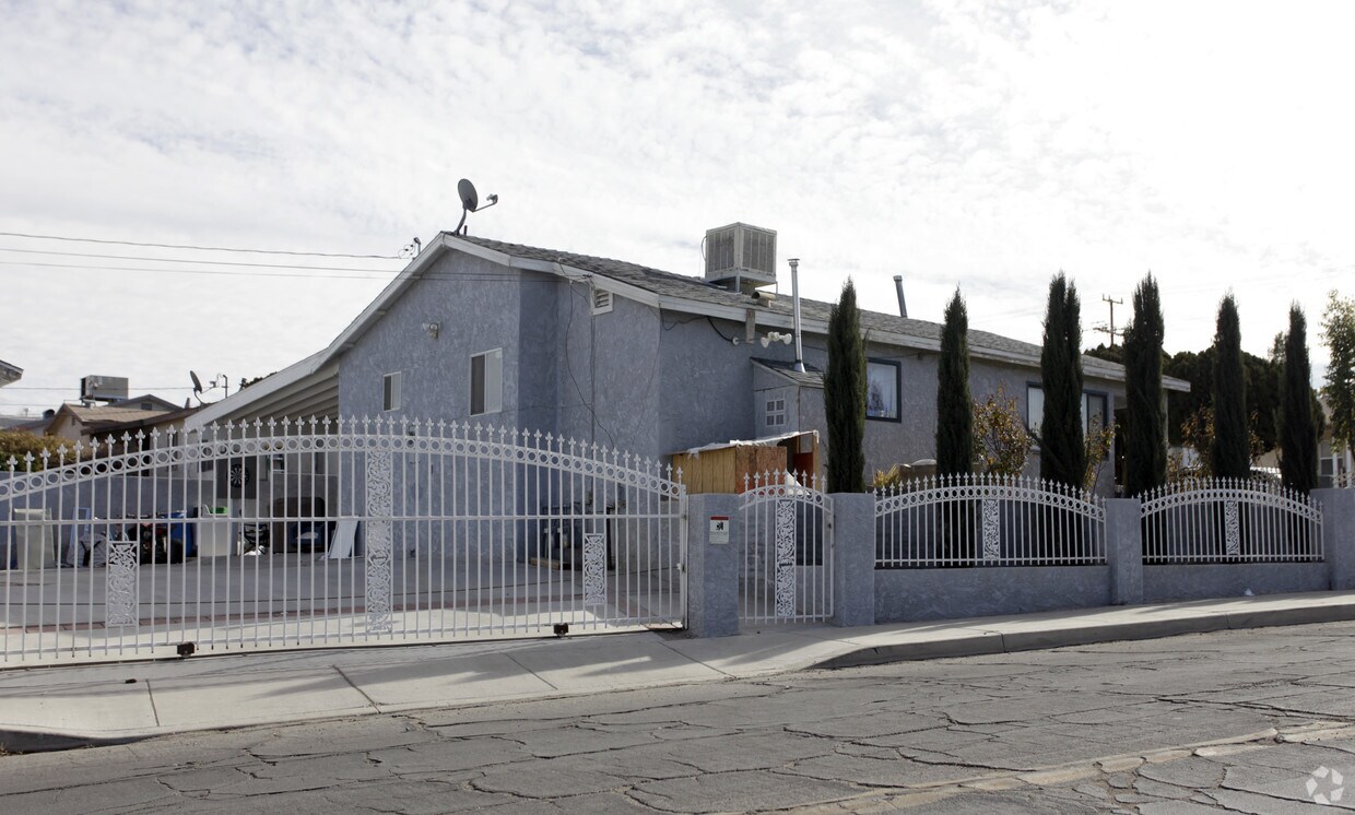 Building Photo - 681 Nancy St