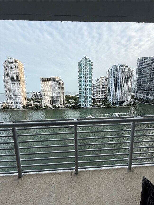 Foto del edificio - 335 S Biscayne Blvd
