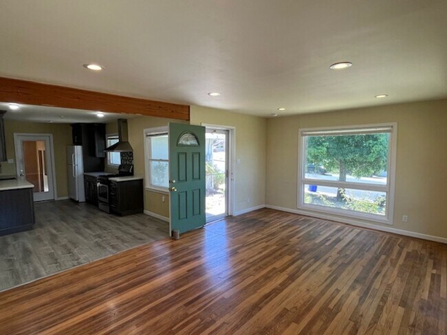Building Photo - 3 Bedroom San Pablo Home in Tara Hills