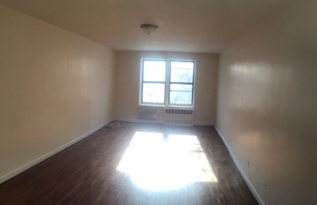 Primary Photo - 1829 Caton Ave
