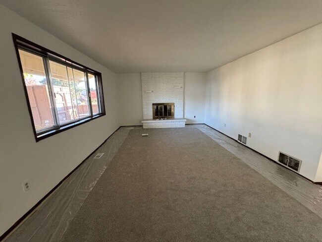 Building Photo - 141 NE 40th Avenue ~ NEWLY REMODELED HOME
