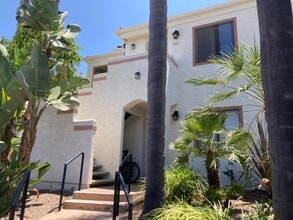 Building Photo - 9312 Twin Trails Dr