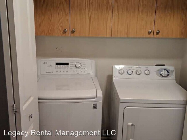 Foto del edificio - 2 br, 1 bath House - 215 W Center St #14