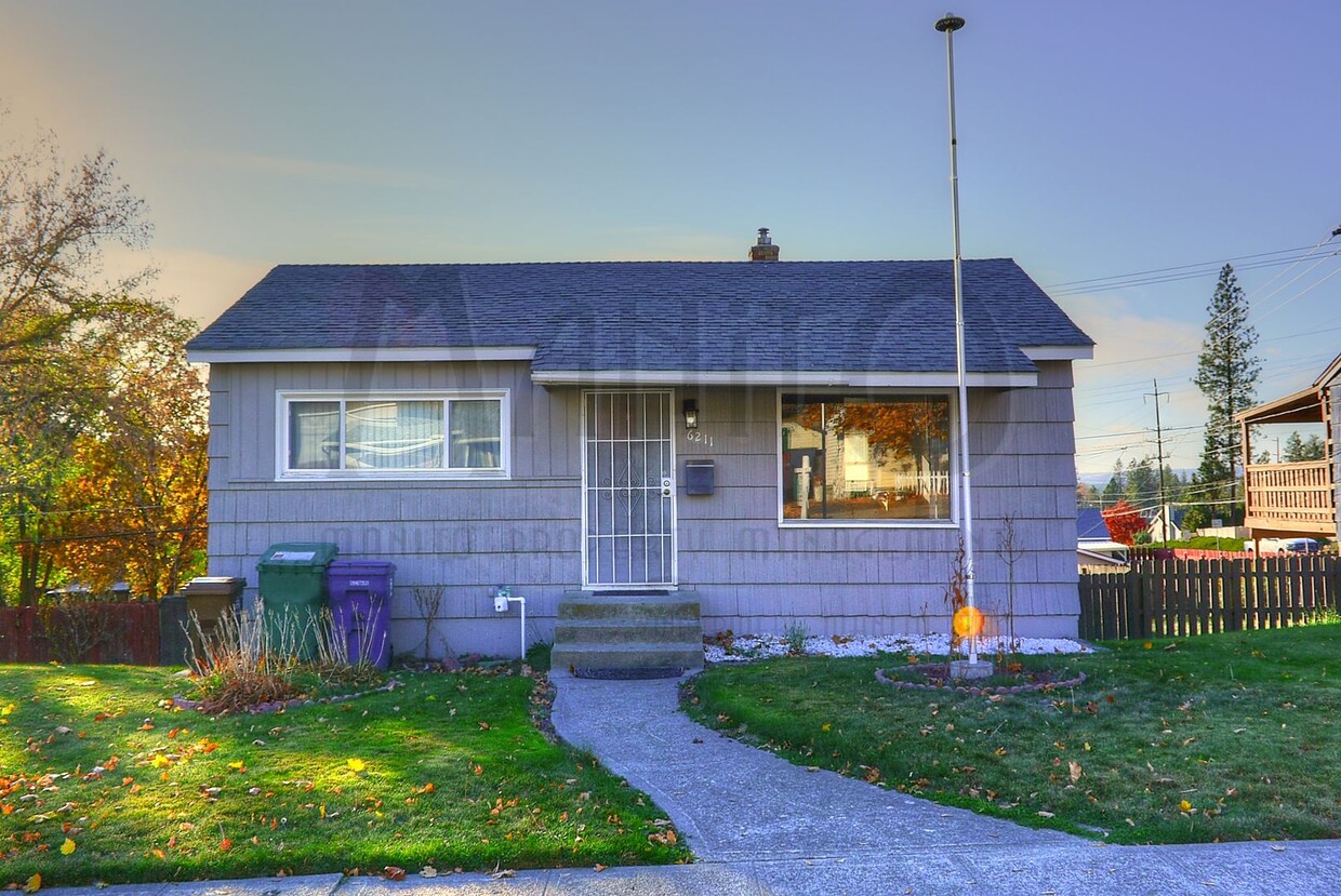 Foto principal - Shadle Bungalow with finished basement