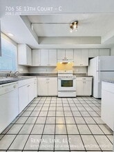 Building Photo - 706 SE 13th Ct