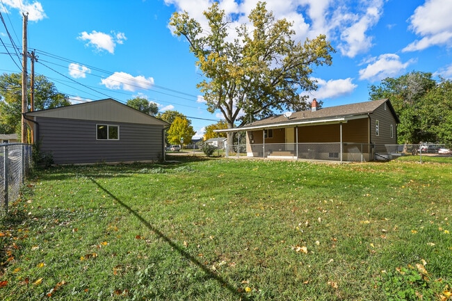Building Photo - 2104 Prairie Ave