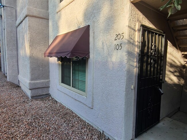 Foto del edificio - 1077 W 1st St