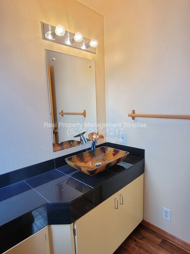 Foto del edificio - 600 W 26th Pl