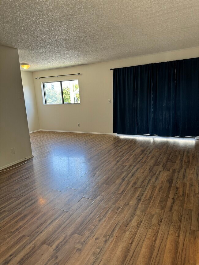 Foto del edificio - 5075 Atlantic Ave