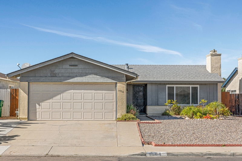 Primary Photo - 9994 Parkdale Ave