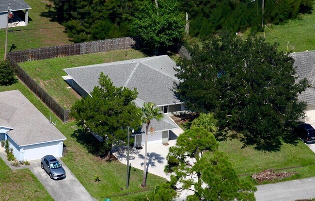 Foto del edificio - 1045 SW Bay State Rd