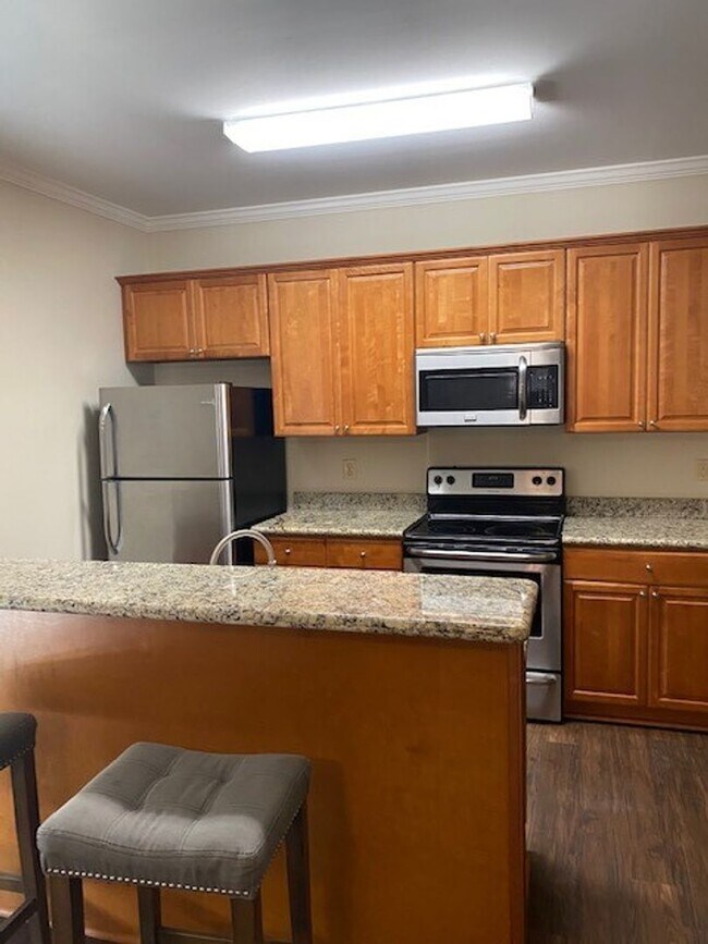 Building Photo - 405 Meador Dr