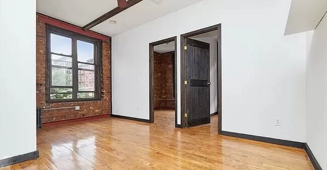 Foto del edificio - 443 E 12th St