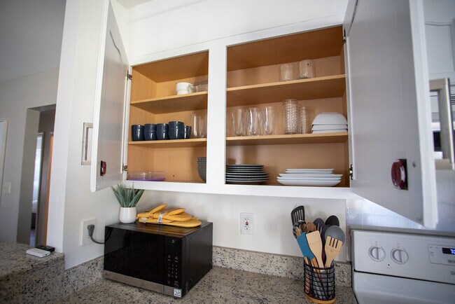 Foto del edificio - Room in House on Smugglers Ct