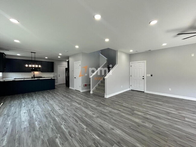 Building Photo - 5212 Torrence Ave