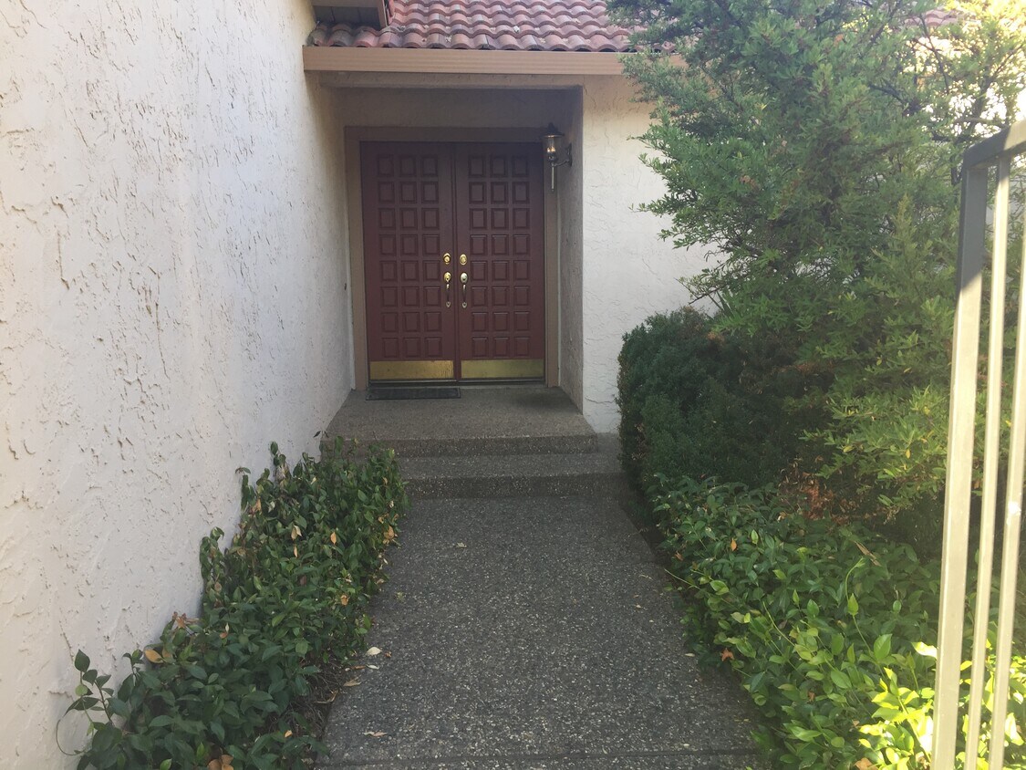 Primary Photo - 6606 Skyfarm Dr
