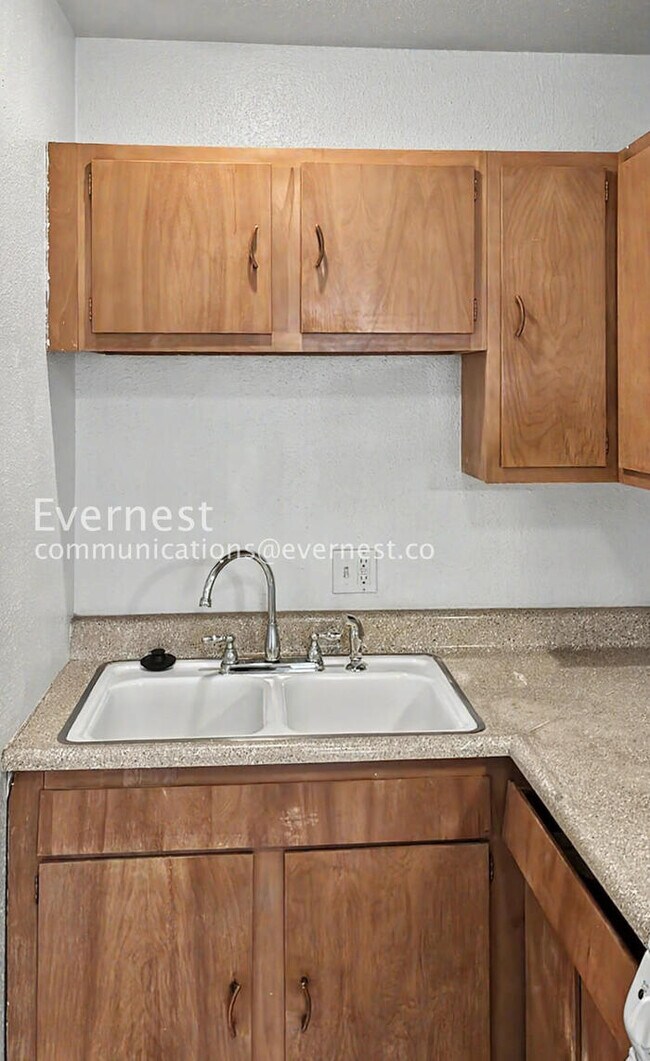 Foto del edificio - 1305 Burton Ct