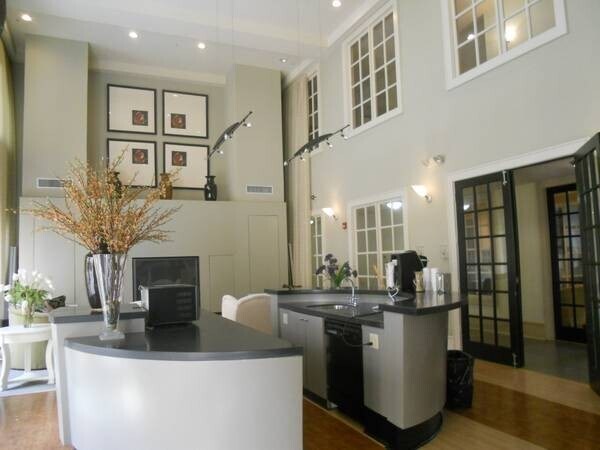 Building Photo - Downtown Upgraded 1 bedroom Condo