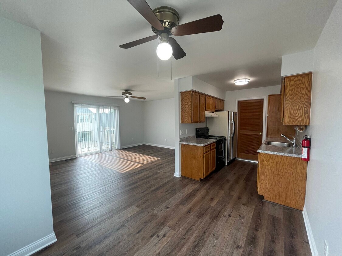 Foto principal - 15853 Charleston Dr