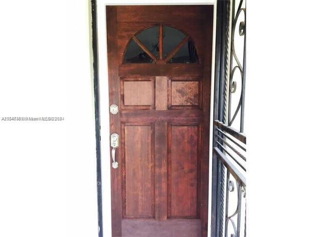 Foto del edificio - 1150 NW 127th St