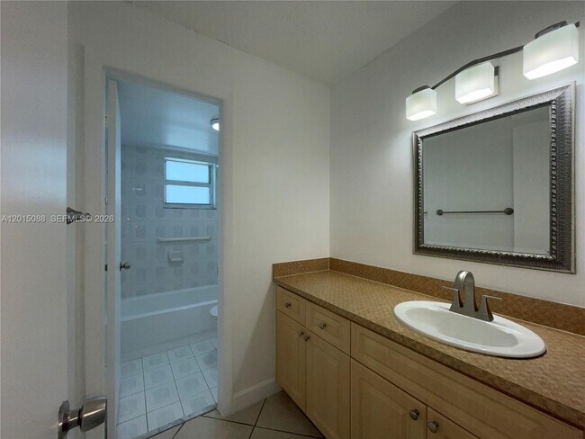 Foto del edificio - 10300 Coral Wy