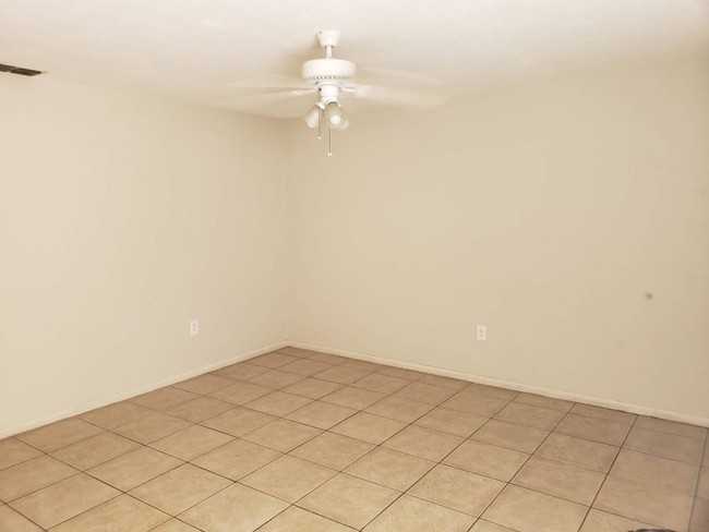 Building Photo - 2211 Conway Dr