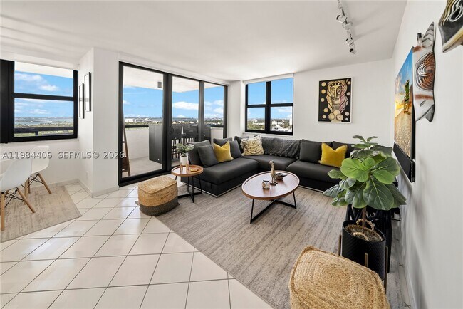 Foto del edificio - 2555 Collins Ave