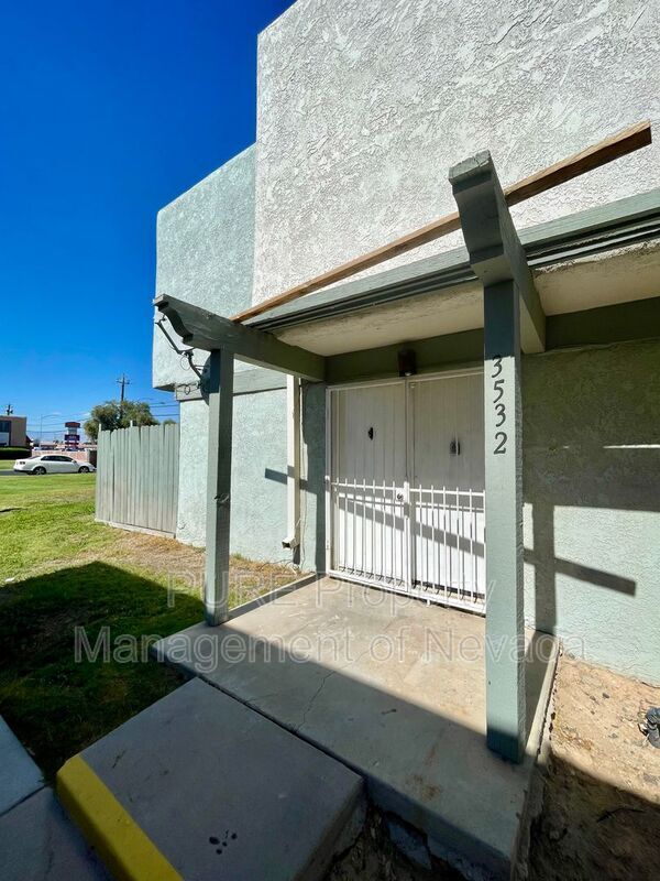 Foto del edificio - 3532 Villa Knolls N Dr
