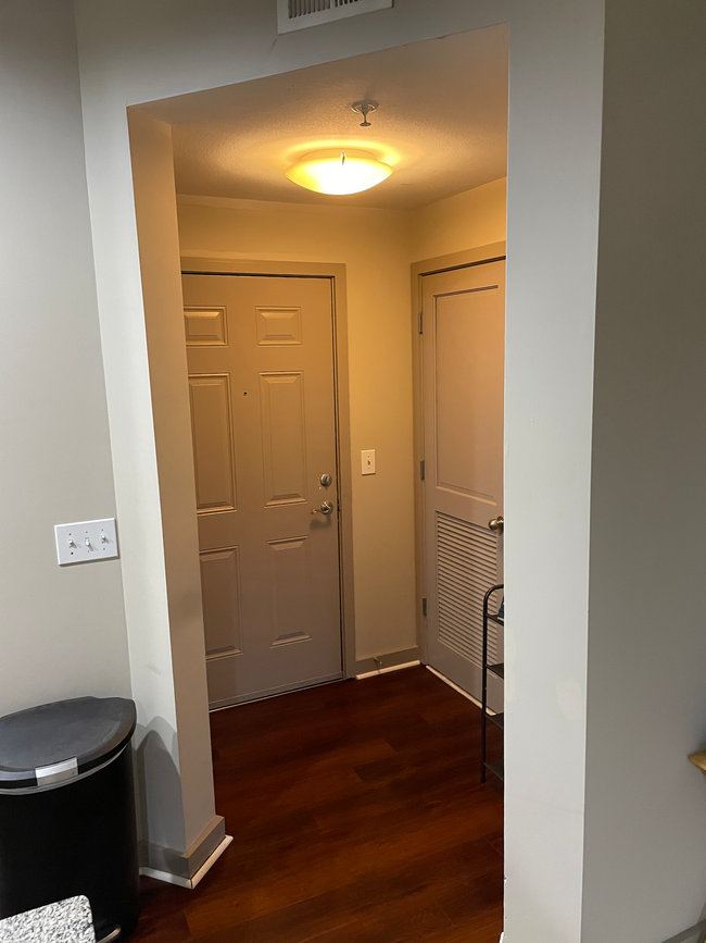 Entrada principal - 390 17th St NW
