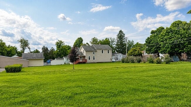 Building Photo - 709 S James St