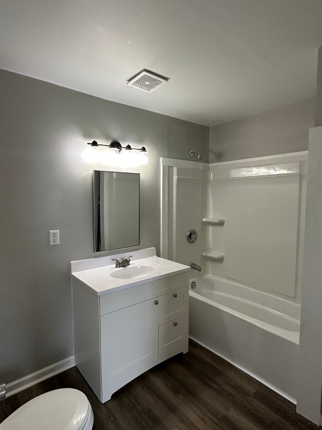 Building Photo - 603