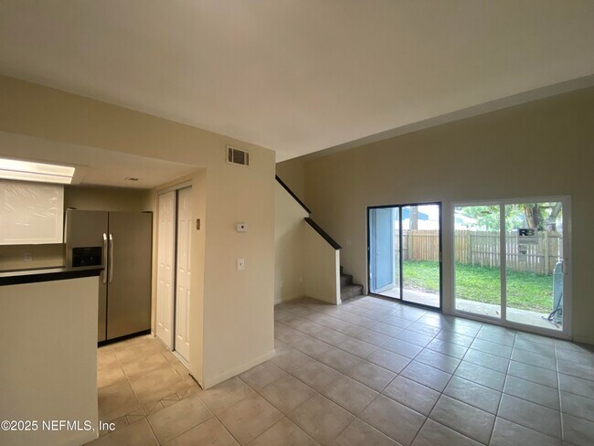 Foto del edificio - 1290 Wonderwood Dr