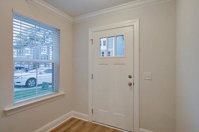 Building Photo - 1237 Tice Ln