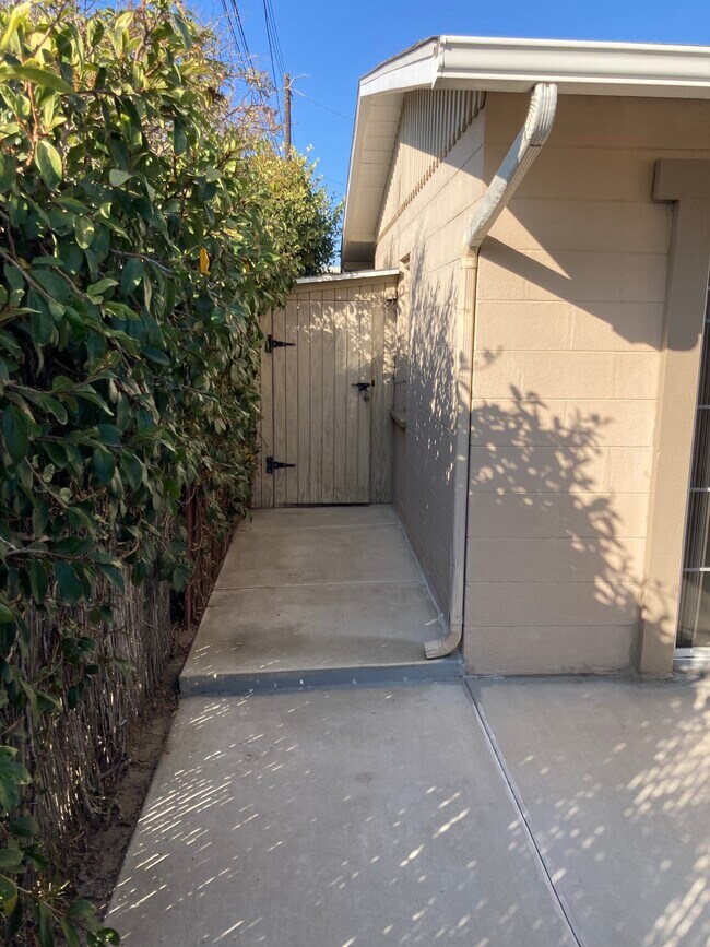 Foto del edificio - 1278 E Collins St