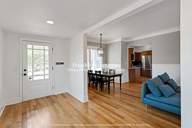 Building Photo - Gorgeous Four Bedroom Home in NE Portland!
