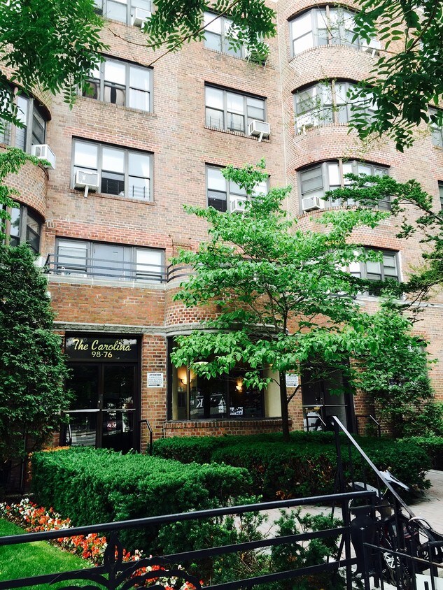 Primary Photo - 9876 Queens Blvd