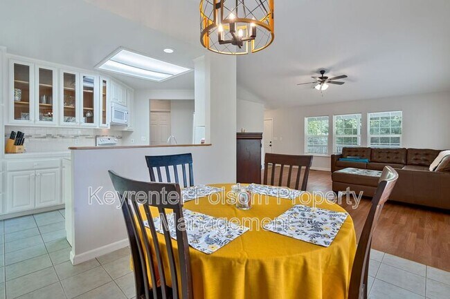Foto del edificio - 5456 Oak Leaf Cir