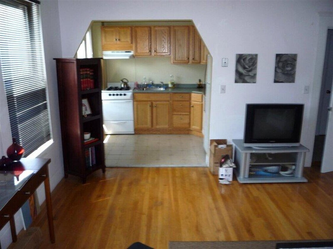 Primary Photo - 15 Wendell St