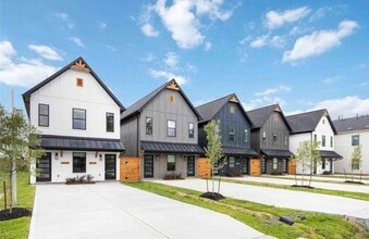 Building Photo - 8007 Cora St