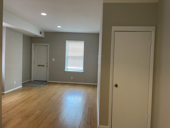Living /dining area - 76 Bates St NW