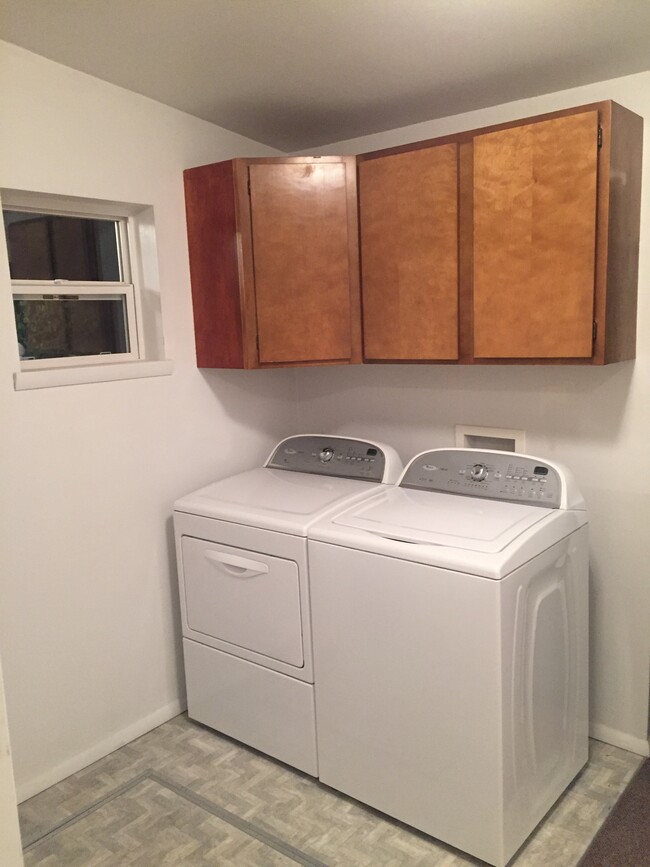 Laundry - 6495 Shoup Rd